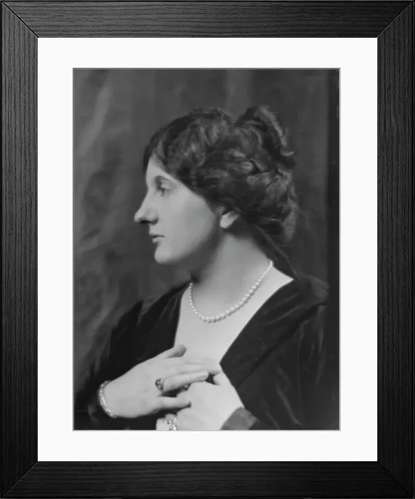 Framed Print : Stanton, Frank, Mrs. portrait photograph, 1913 Dec. 18. Creator: Arnold Genthe