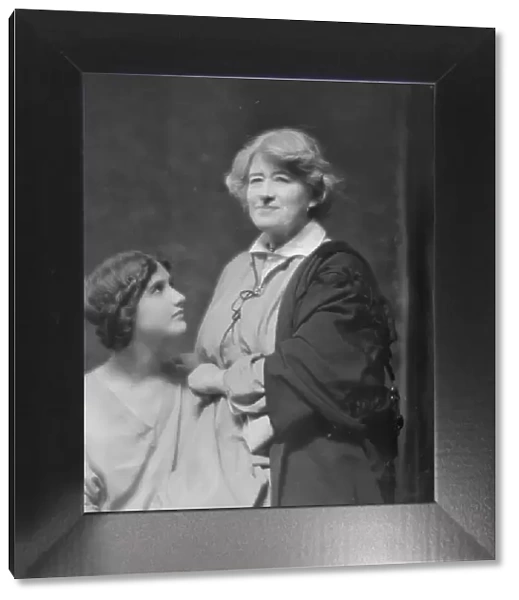 Terry, Ellen, Miss, and Anna Duncan, portrait photograph, 1915. Creator: Arnold Genthe