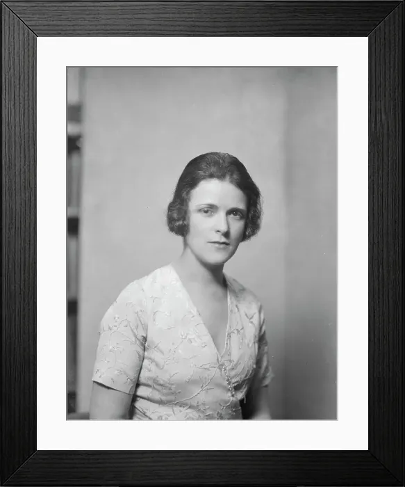 Framed Print : Cross, Viola, Mrs. portrait photograph, between 1921 and 1923. Creator: Arnold Genthe Framed Print : Cross, Viola, Mrs. portrait photograph, between 1921 and 1923. Creator: Arnold Genthe