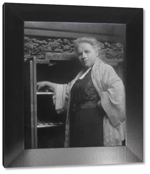 Weisse, Mrs. portrait photograph, 1913 Mar. 28. Creator: Arnold Genthe