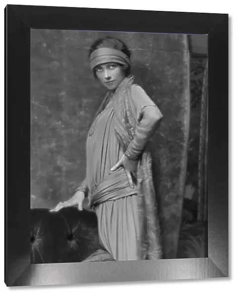 Williams, Harry, Mrs. portrait photograph, 1914 June 30. Creator: Arnold Genthe