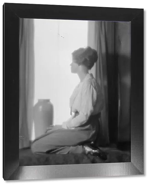 Williams, Harry, Mrs. portrait photograph, 1914 May 7. Creator: Arnold Genthe