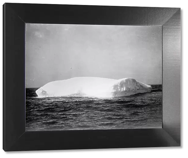 Iceberg, 1914. Creator: Harris & Ewing. Iceberg, 1914. Creator: Harris & Ewing