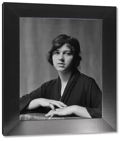 Williamson, W.F. Mrs. (Laura), portrait photograph, 1913 July 18. Creator: Arnold Genthe