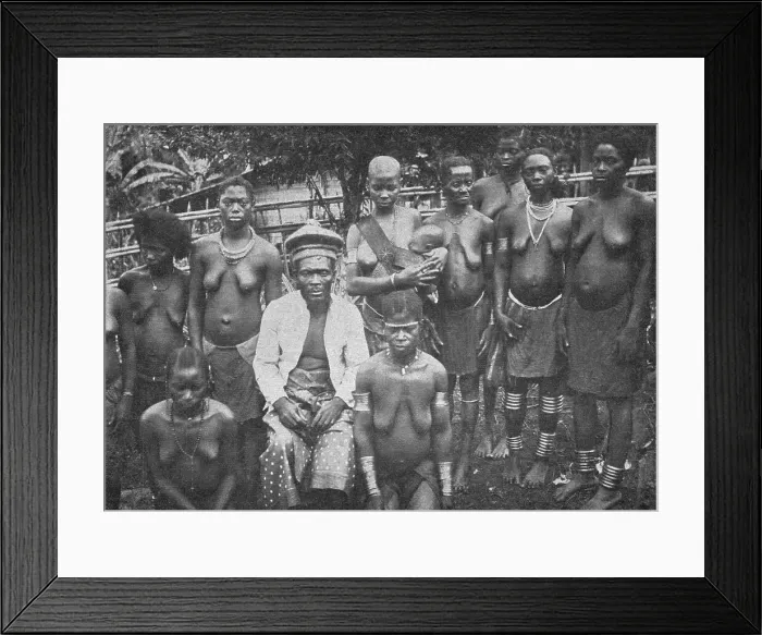Framed Print : Pahouin et Pahouines d'Atakama; L'Ouest Africain, 1914. Creator: Unknown Framed Print : Pahouin et Pahouines d'Atakama; L'Ouest Africain, 1914. Creator: Unknown