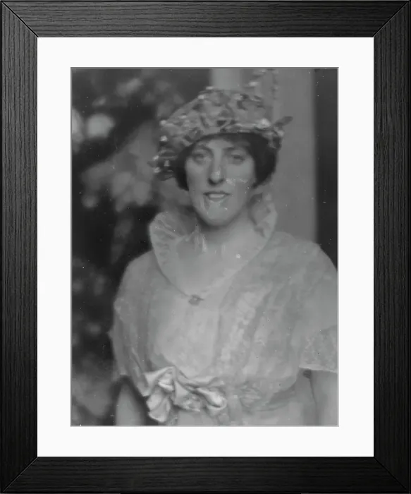 Framed Print : Wilson, Margaret, portrait photograph, 1913. Creator: Arnold Genthe Framed Print : Wilson, Margaret, portrait photograph, 1913. Creator: Arnold Genthe