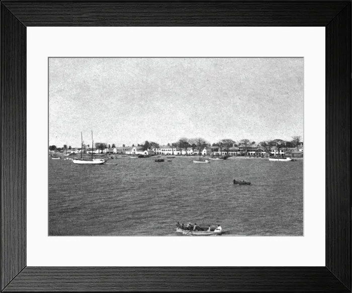 Framed Print : Bathurst. Vue generale; L'Ouest Africain, 1914. Creator: Unknown Framed Print : Bathurst. Vue generale; L'Ouest Africain, 1914. Creator: Unknown