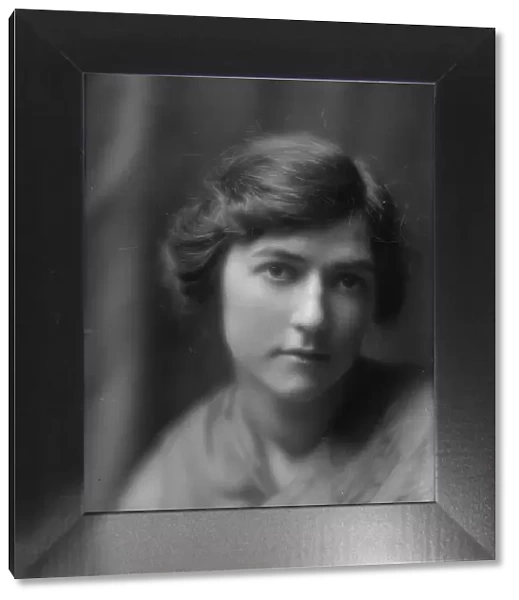 Langevin, Miss (Brown), portrait photograph, between 1912 and 1914. Creator: Arnold Genthe