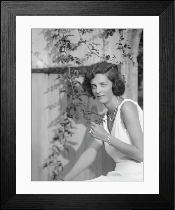 Framed Print : Kramer, A.L. Mrs. (Alice Bishop), seated outdoors, 1932 Creator: Arnold Genthe Framed Print : Kramer, A.L. Mrs. (Alice Bishop), seated outdoors, 1932 Creator: Arnold Genthe