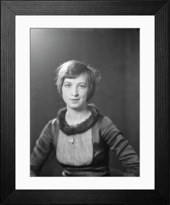 Framed Print : Leezbinska, Eugenia, Miss, portrait photograph, between 1927 and 1942. Creator: Arnold Genthe Framed Print : Leezbinska, Eugenia, Miss, portrait photograph, between 1927 and 1942. Creator: Arnold Genthe