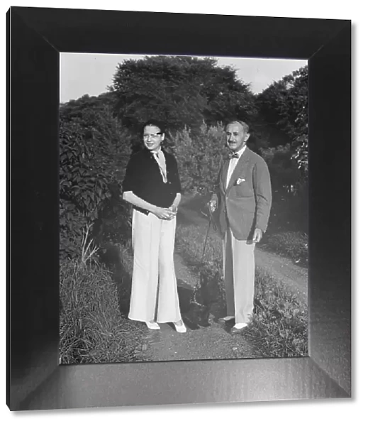 Leonard, Mr. and Mrs. standing outdoors, between 1926 and 1938. Creator: Arnold Genthe