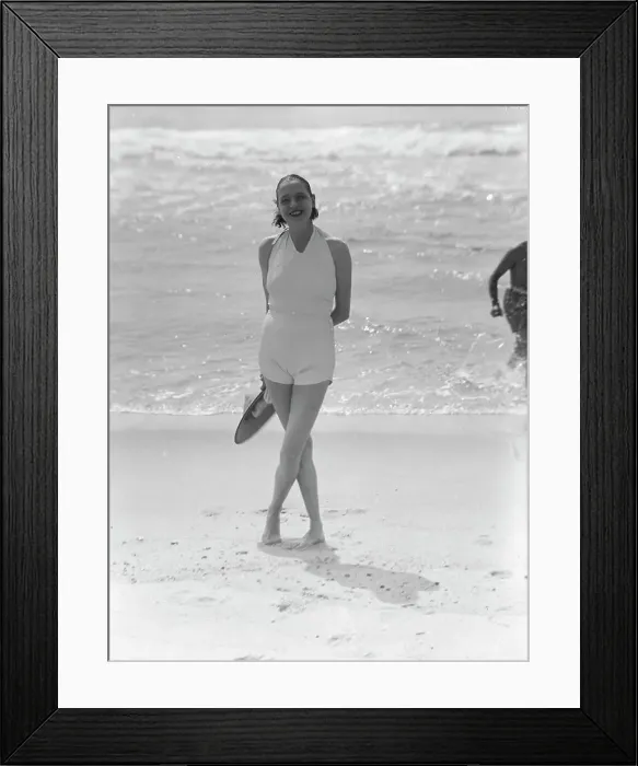 Framed Print : Leonard, Mrs. at the beach, between 1926 and 1938. Creator: Arnold Genthe Framed Print : Leonard, Mrs. at the beach, between 1926 and 1938. Creator: Arnold Genthe
