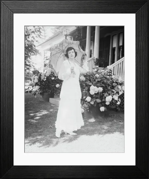 Framed Print : Leslie, Margeurite, standing outdoors, 1917 Aug. 18. Creator: Arnold Genthe Framed Print : Leslie, Margeurite, standing outdoors, 1917 Aug. 18. Creator: Arnold Genthe