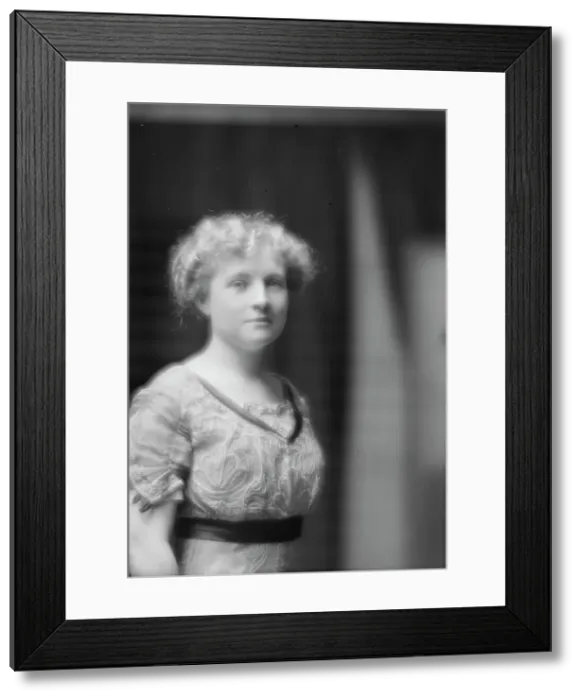 Framed Print : Unidentified woman, possibly Miss Oaks or Mrs. K. Kitchen, portrait photograph, ca. 1912. Creator: Arnold Genthe Framed Print : Unidentified woman, possibly Miss Oaks or Mrs. K. Kitchen, portrait photograph, ca. 1912. Creator: Arnold Genthe