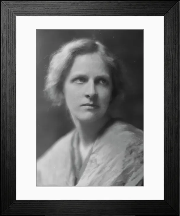 Framed Print : Unidentified woman, possibly Mrs. Augustin Duncan or Mrs. A.G. Motley, portrait photograph, 1915. Creator: Arnold Genthe Framed Print : Unidentified woman, possibly Mrs. Augustin Duncan or Mrs. A.G. Motley, portrait photograph, 1915. Creator: Arnold Genthe