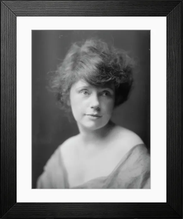 Framed Print : Walmsley, Isabel, Mrs. portrait photograph, 1914. Creator: Arnold Genthe