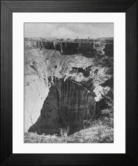 Framed Print : Le puits le plus important des gites diamantiferes de Kimberley; Afrique Australe, 1914. Creator: Unknown Framed Print : Le puits le plus important des gites diamantiferes de Kimberley; Afrique Australe, 1914. Creator: Unknown