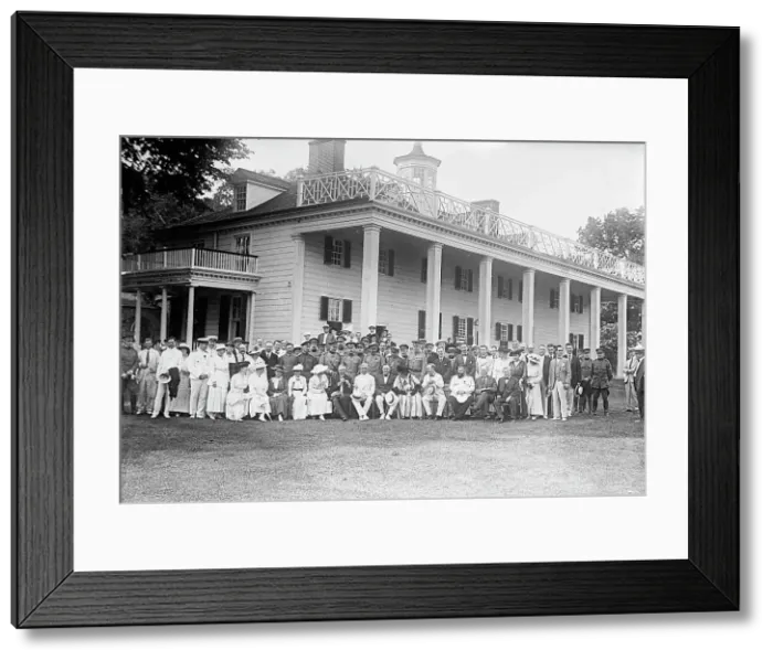 Framed Print : Group at Mount Vernon, 1917. Creator: Harris & Ewing. Group at Mount Vernon, 1917. Creator: Harris & Ewing Framed Print : Group at Mount Vernon, 1917. Creator: Harris & Ewing. Group at Mount Vernon, 1917. Creator: Harris & Ewing