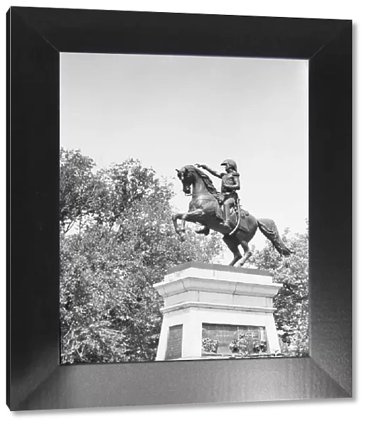Equestrian statues in Washington, D.C. between 1911 and 1942. Creator: Arnold Genthe