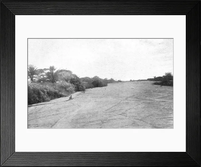 Framed Print : L'Umaruru en temps de secheresse; Afrique Australe, 1914. Creator: Unknown Framed Print : L'Umaruru en temps de secheresse; Afrique Australe, 1914. Creator: Unknown