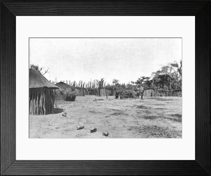Framed Print : Interieur d'un village fortifie de l'Angola; Afrique Australe, 1914. Creator: Unknown Framed Print : Interieur d'un village fortifie de l'Angola; Afrique Australe, 1914. Creator: Unknown