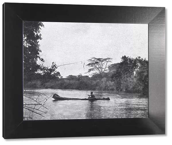 Indigene de l'Angola naviguant sur un fleuve; Afrique Australe, 1914. Creator: Unknown