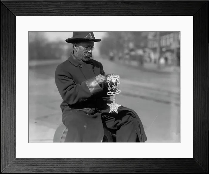 Framed Print : Grand Army of The Republic - G.A.R. Emblem Carved in Wood By Switchman at Peace Monument, 1917. Creator: Harris & Ewing. Grand Army of The Republic - G.A.R. Emblem Carved in Wood By Switchman at Peace Monument, 1917. Creator: Harris & Ewing Framed Print : Grand Army of The Republic - G.A.R. Emblem Carved in Wood By Switchman at Peace Monument, 1917. Creator: Harris & Ewing. Grand Army of The Republic - G.A.R. Emblem Carved in Wood By Switchman at Peace Monument, 1917. Creator: Harris & Ewing