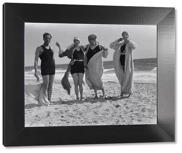 Group of people at Long Beach, New York. between 1896 and 1942. Creator: Arnold Genthe