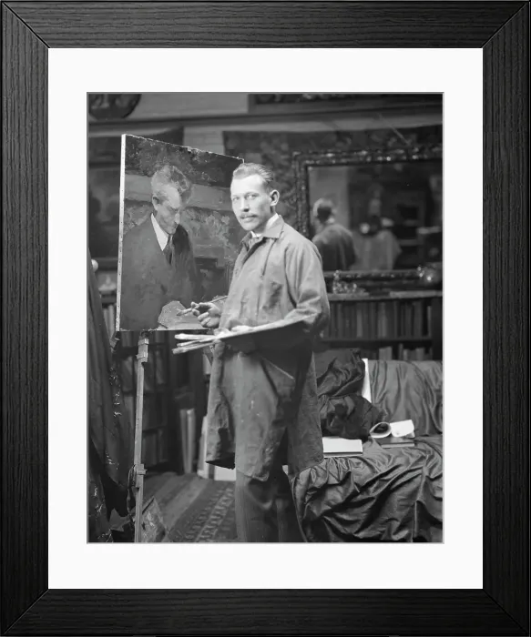 Framed Print : J.M. Williamson painting a portrait of Arnold Genthe, 1915. Creator: Arnold Genthe Framed Print : J.M. Williamson painting a portrait of Arnold Genthe, 1915. Creator: Arnold Genthe