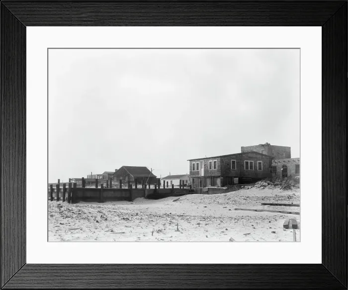 Framed Print : View of Long Beach, New York, between 1911 and 1942. Creator: Arnold Genthe Framed Print : View of Long Beach, New York, between 1911 and 1942. Creator: Arnold Genthe