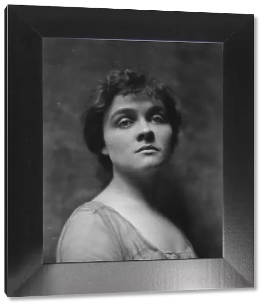 McNally, Miss, portrait photograph, 1915 May 1. Creator: Arnold Genthe