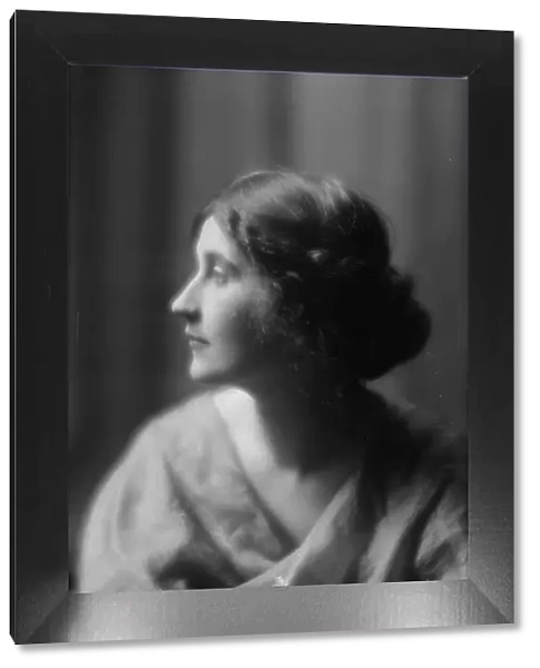 Meredith, Miss, portrait photograph, 1912 Nov. Creator: Arnold Genthe