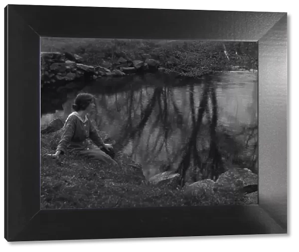 Millay, Edna St. Vincent, Miss, seated next to a pond, 1914. Creator: Arnold Genthe
