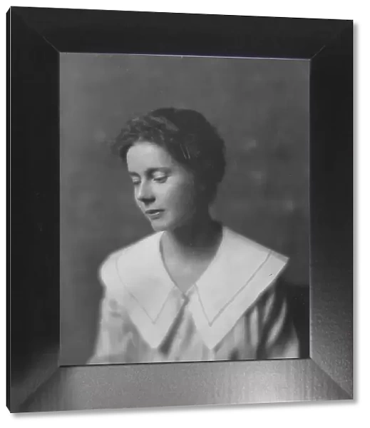 Moulton, Miss, portrait photograph, 1916 Apr. 27 / . Creator: Arnold Genthe