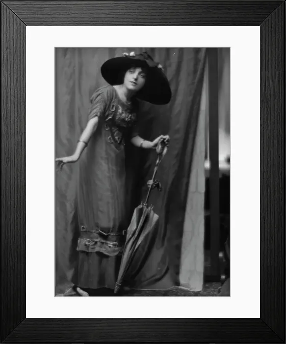 Framed Print : Namara-Toye, Mme. portrait photograph, 1912. Creator: Arnold Genthe Framed Print : Namara-Toye, Mme. portrait photograph, 1912. Creator: Arnold Genthe