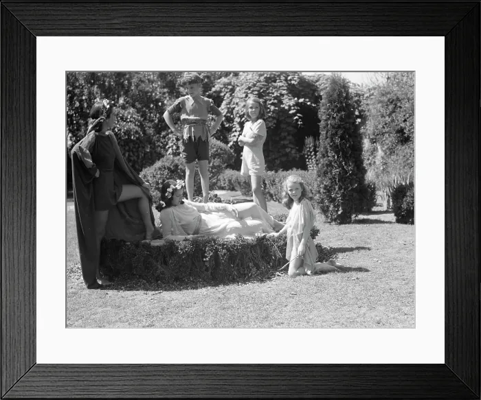 Framed Print : Anita Zahn dancers, between 1911 and 1942. Creator: Arnold Genthe Framed Print : Anita Zahn dancers, between 1911 and 1942. Creator: Arnold Genthe
