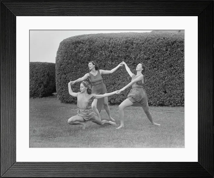 Framed Print : Anita Zahn dancers, between 1911 and 1942. Creator: Arnold Genthe Framed Print : Anita Zahn dancers, between 1911 and 1942. Creator: Arnold Genthe