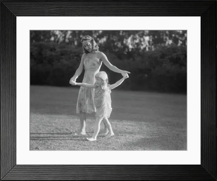 Framed Print : Anita Zahn dancers, between 1911 and 1942. Creator: Arnold Genthe Framed Print : Anita Zahn dancers, between 1911 and 1942. Creator: Arnold Genthe
