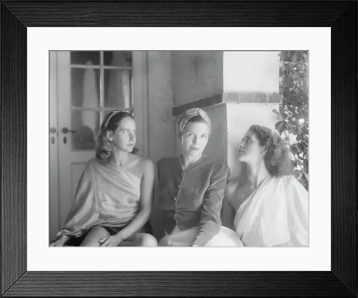 Framed Print : Anita Zahn dancers, between 1911 and 1942. Creator: Arnold Genthe Framed Print : Anita Zahn dancers, between 1911 and 1942. Creator: Arnold Genthe