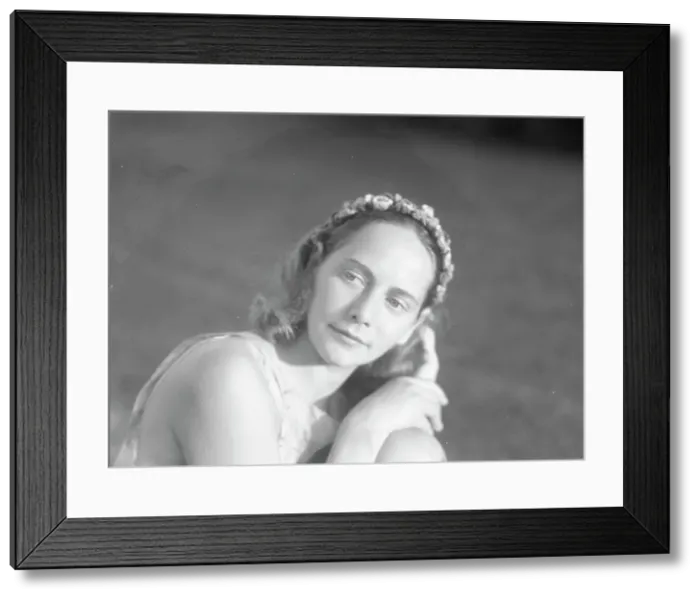 Framed Print : Anita Zahn dancers, between 1911 and 1942. Creator: Arnold Genthe Framed Print : Anita Zahn dancers, between 1911 and 1942. Creator: Arnold Genthe