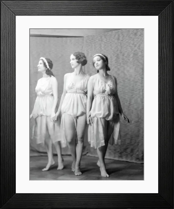 Framed Print : Anna Duncan and dancers, between 1911 and 1942. Creator: Arnold Genthe Framed Print : Anna Duncan and dancers, between 1911 and 1942. Creator: Arnold Genthe