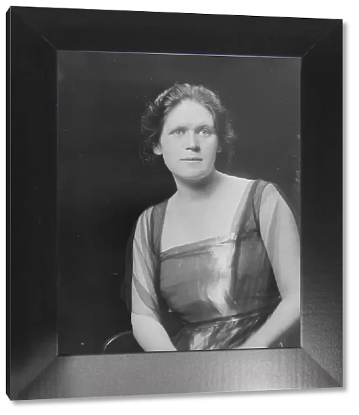 Mrs. E.L. Ashton, portrait photograph, 1918 Nov. 12. Creator: Arnold Genthe