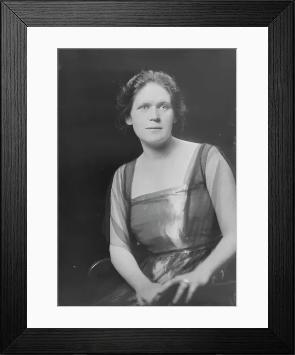 Framed Print : Mrs. E.L. Ashton, portrait photograph, 1918 Nov. 12. Creator: Arnold Genthe Framed Print : Mrs. E.L. Ashton, portrait photograph, 1918 Nov. 12. Creator: Arnold Genthe