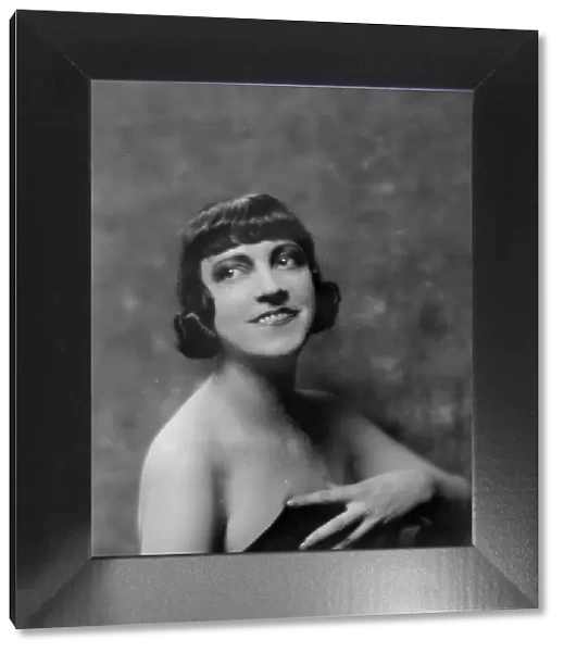 Nielsen, Asta, Miss, portrait photograph, 1917 Aug. 20. Creator: Arnold Genthe