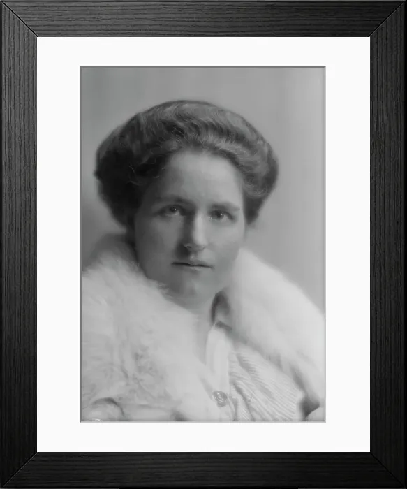 Framed Print : Pauli-Von Schmidt, Elizabeth, Miss, portrait photograph, 1914 Nov. 11. Creator: Arnold Genthe Framed Print : Pauli-Von Schmidt, Elizabeth, Miss, portrait photograph, 1914 Nov. 11. Creator: Arnold Genthe