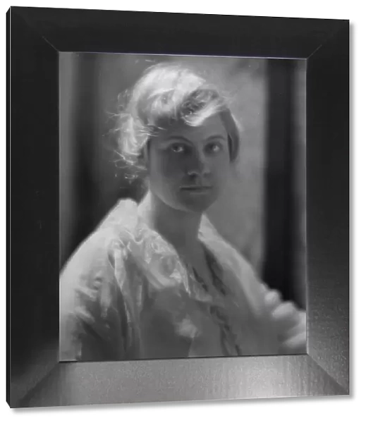 Perkins, Helen J. Miss, portrait photograph, 1914 Apr. 18. Creator: Arnold Genthe