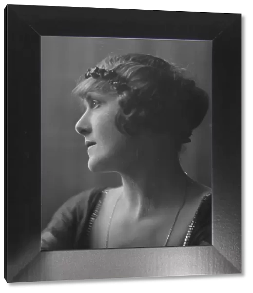 Petrass, Sari, Miss, portrait photograph, 1917 May 25. Creator: Arnold Genthe