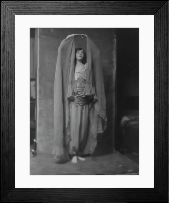 Framed Print : Valentine, Gwendolyn, Miss, or her friend, portrait photograph, 1916. Creator: Arnold Genthe Framed Print : Valentine, Gwendolyn, Miss, or her friend, portrait photograph, 1916. Creator: Arnold Genthe