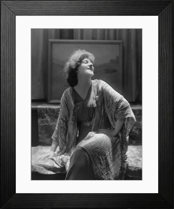 Framed Print : Vaughan, Edith, Miss, portrait photograph, 1916 June 29. Creator: Arnold Genthe