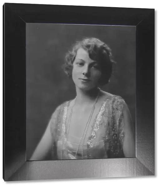 Rennard, D. Miss, portrait photograph, 1916. Creator: Arnold Genthe